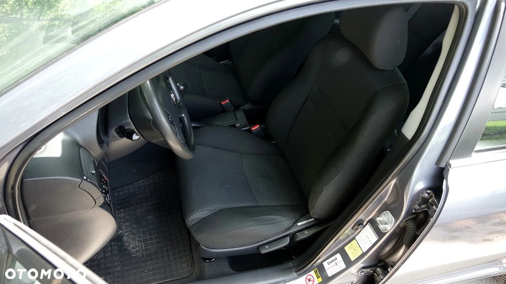 Toyota Avensis - 8