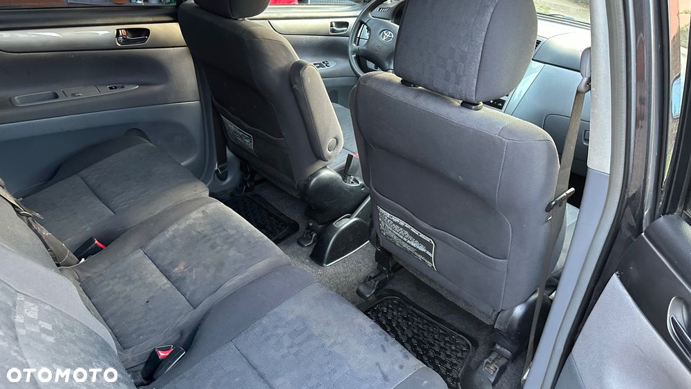 Toyota Avensis Verso - 14