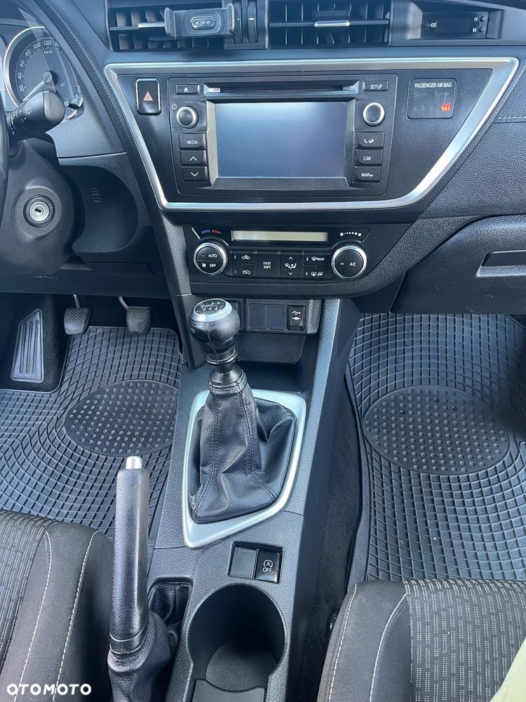 Toyota Auris - 10
