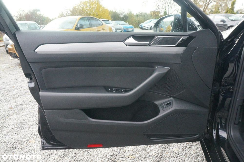 Volkswagen Passat - 19
