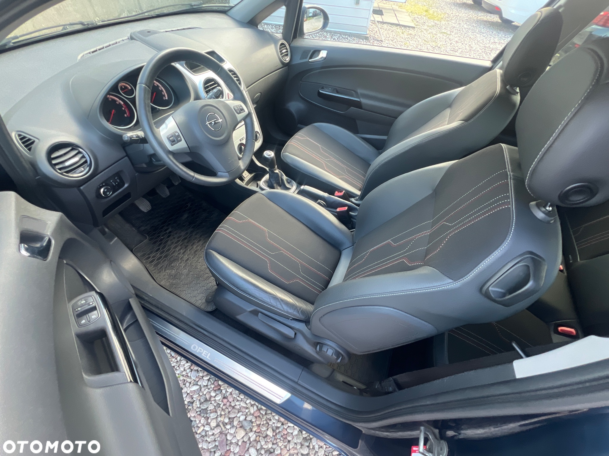 Opel Corsa 1.4 16V 150 Jahre - 13