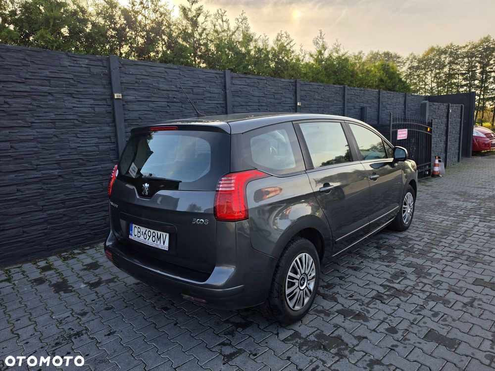 Peugeot 5008 - 8