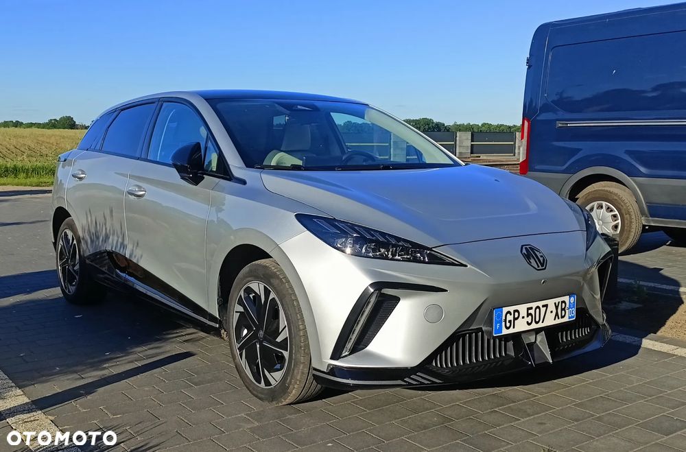 MG 4 Luxury 64 kWh - 1
