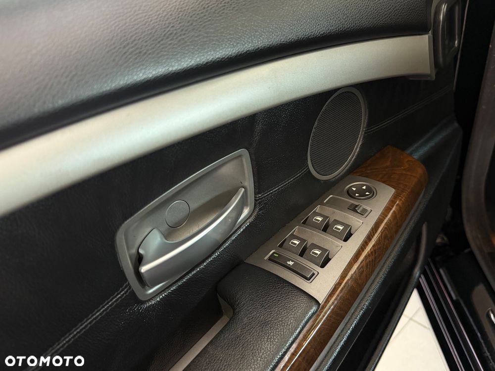 BMW Seria 7 745i - 37