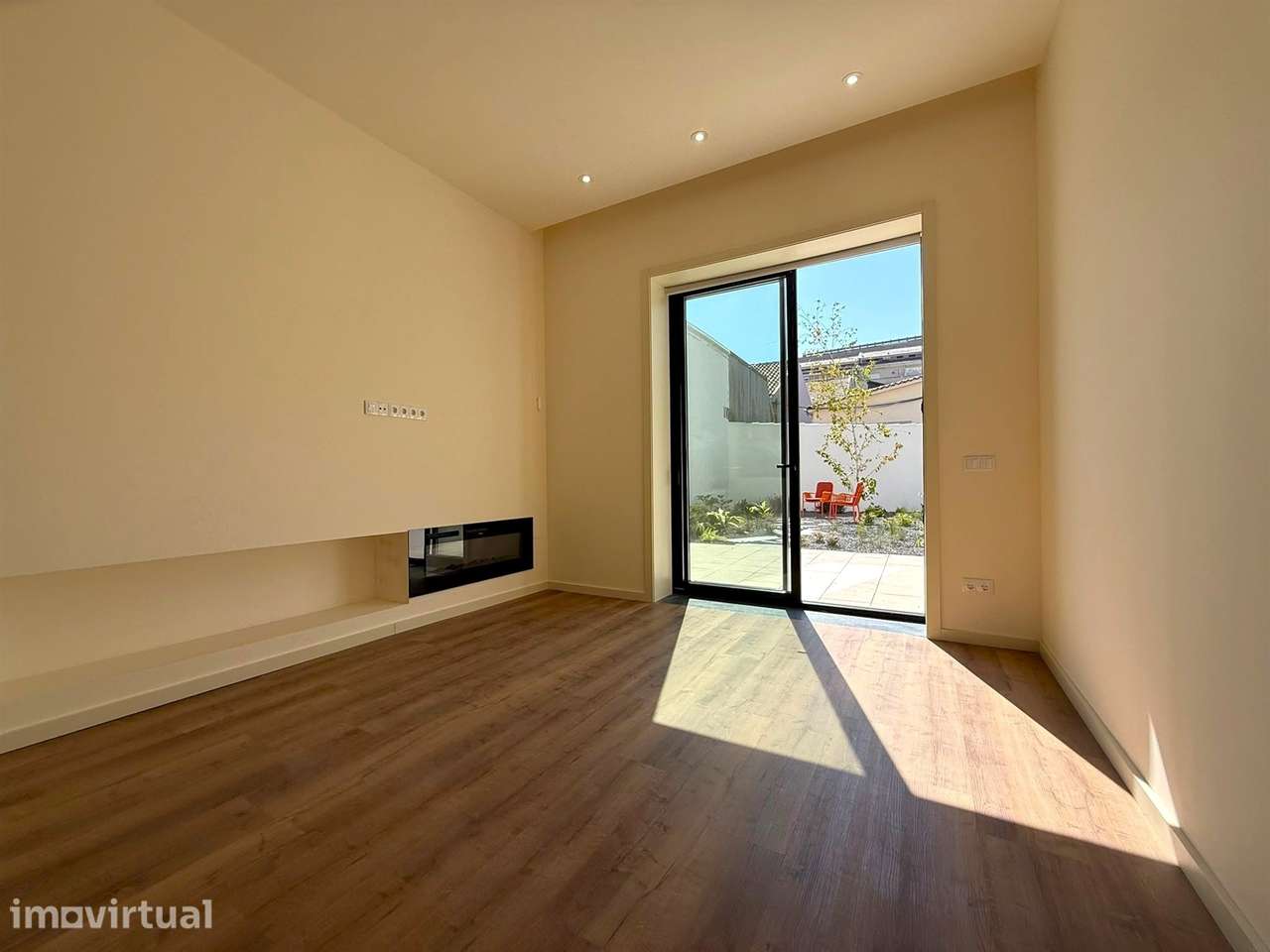 T1+2 | Remodelado e decorado com Jardim | Metro Campo 24 de Agosto | P - Grande imagem: 3/24