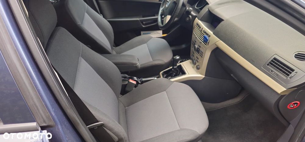 Opel Astra 1.9 CDTI DPF Cosmo - 12