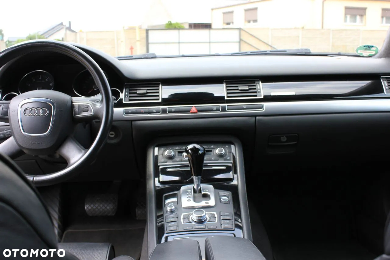 Audi A8 6.0 W12 Quattro - 8
