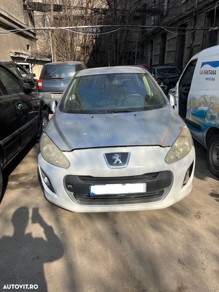 Dezmembrez Peugeot 308 1,6 HDI 2012 facelift - 7