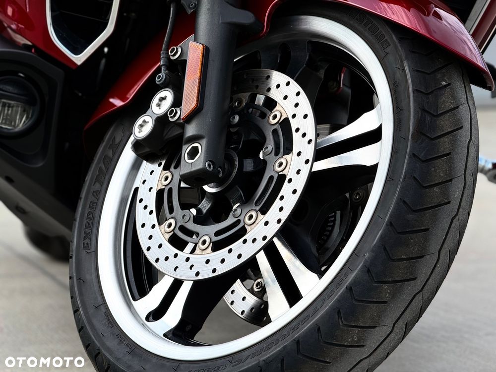 Yamaha Venture - 32