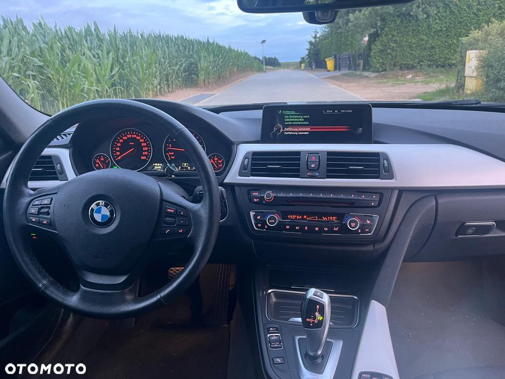 BMW Seria 3 320i Luxury Line - 20
