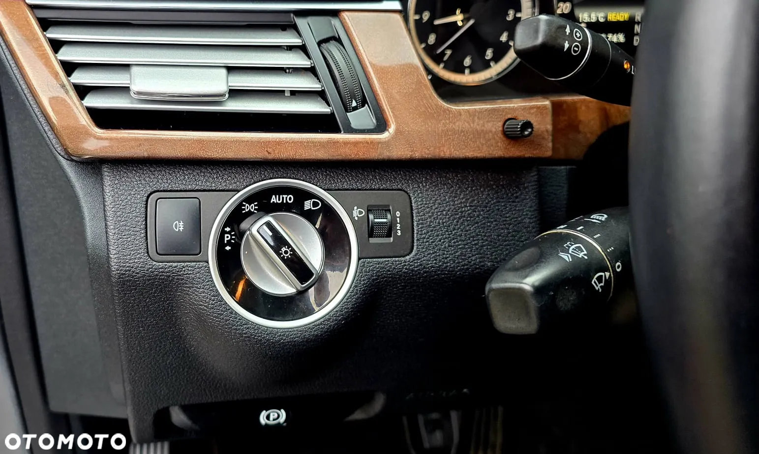 Mercedes-Benz Klasa E 300 BlueTec Hybrid Elegance - 31