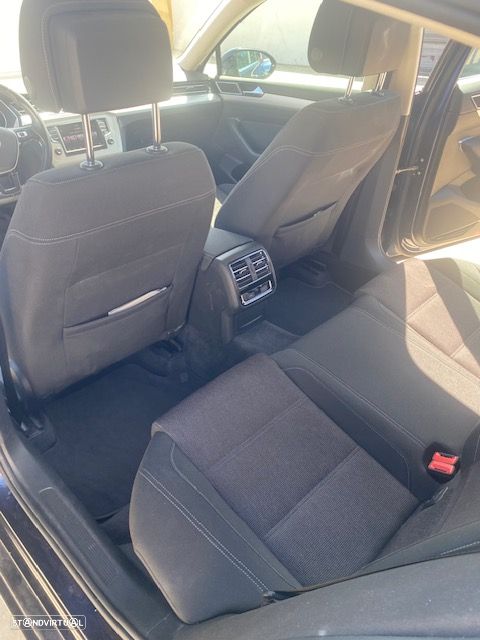 VW Passat 1.6 TDI BlueMotion - 16