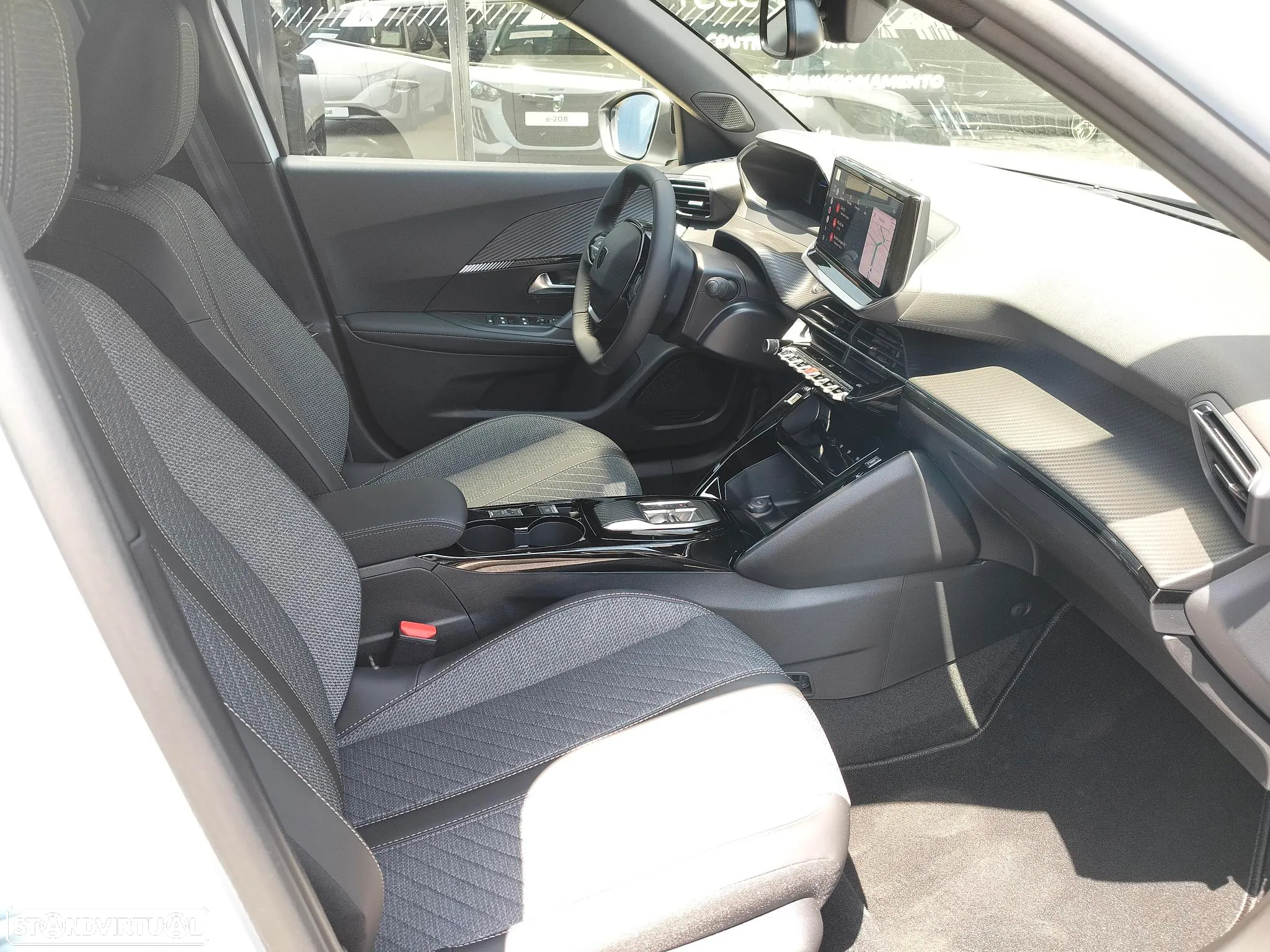 Peugeot e-2008 54 kWh Allure - 11