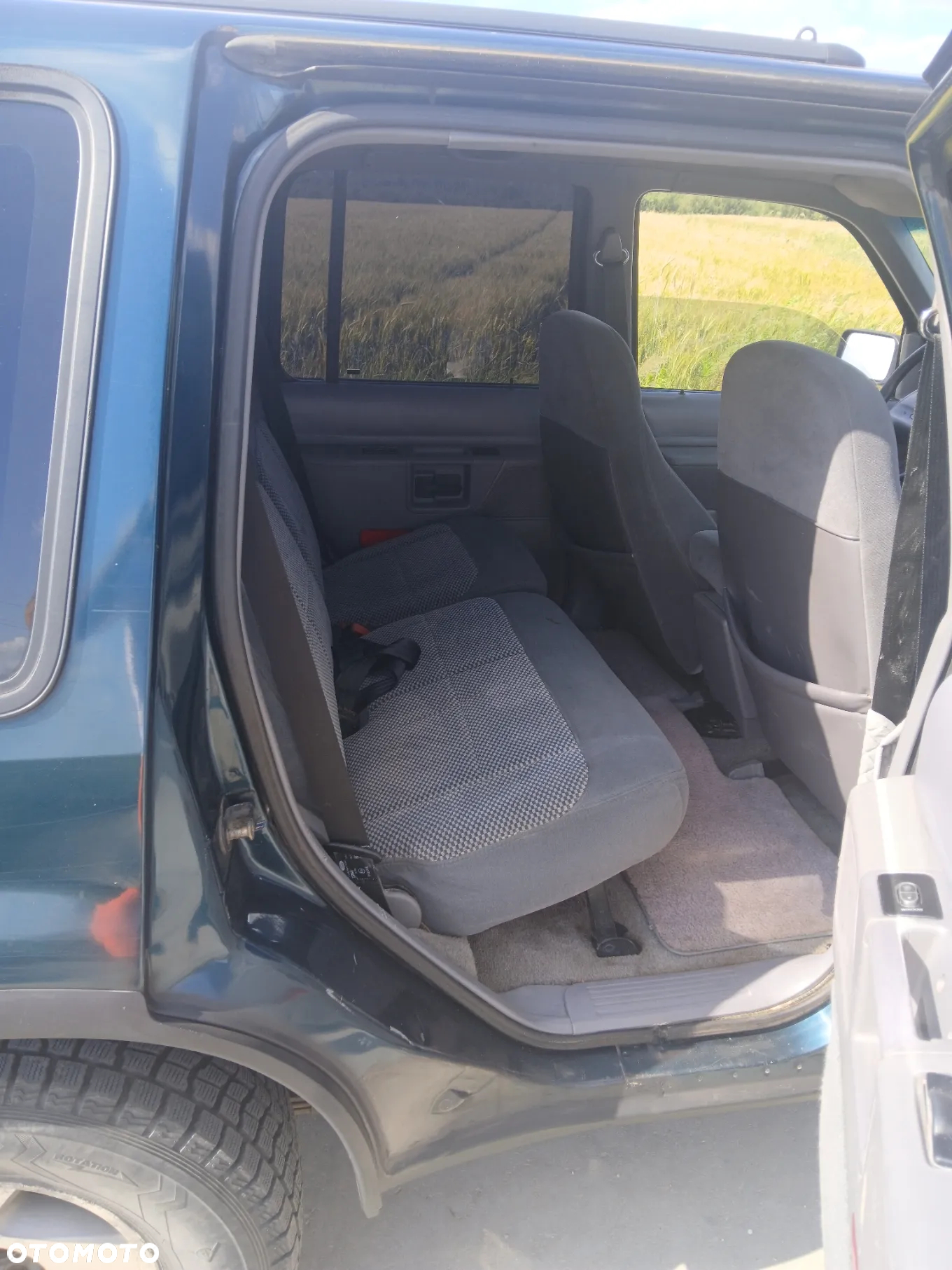 Ford Explorer Standard - 12