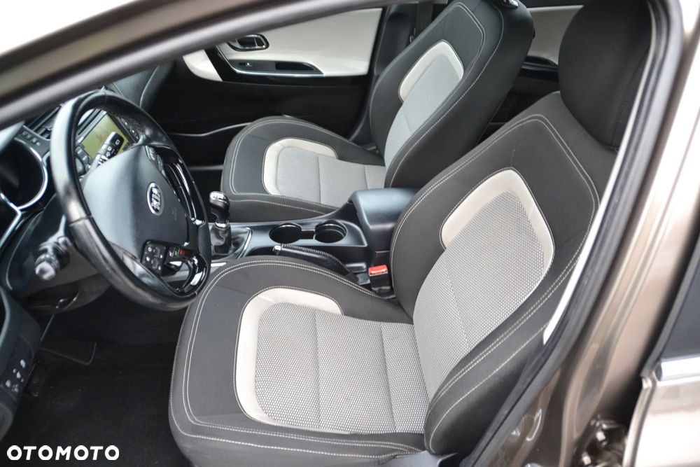 Kia Ceed 1.6 GDI Dream-Team Edition - 22