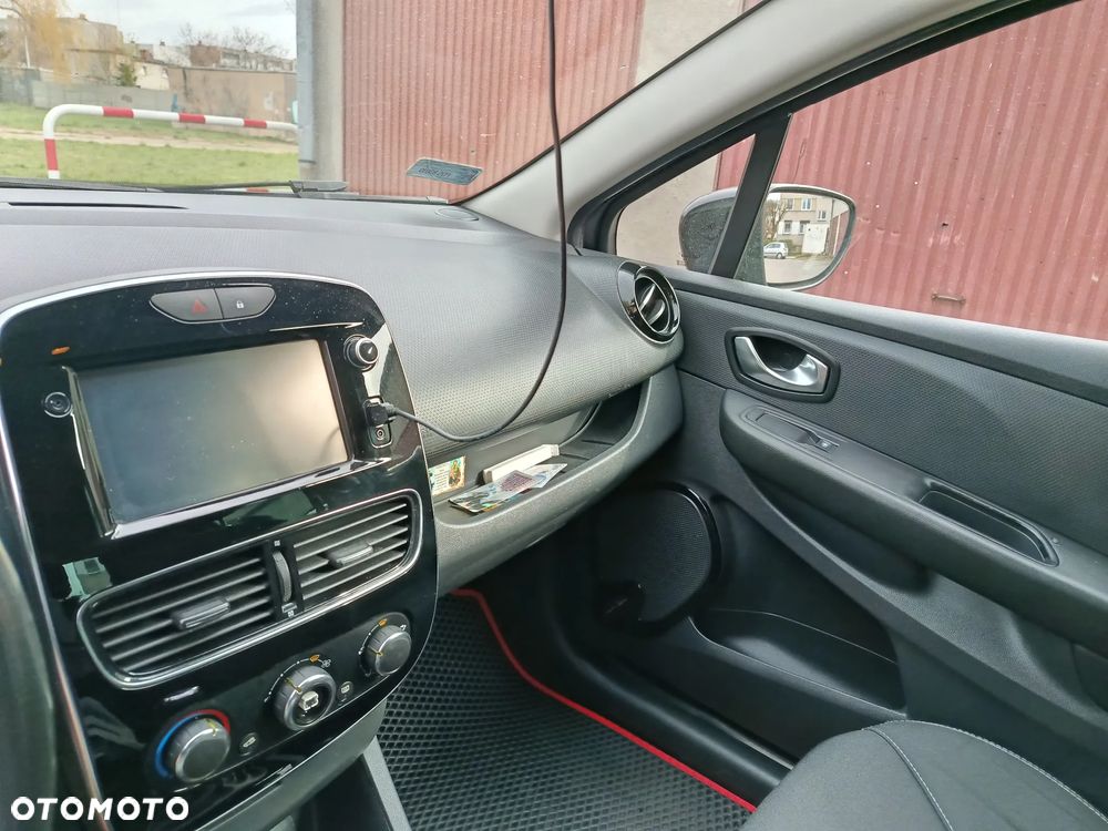 Renault Clio 1.2 16V 75 LIMITED - 10