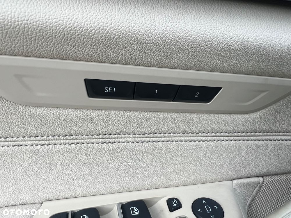 BMW Seria 5 530e xDrive - 23