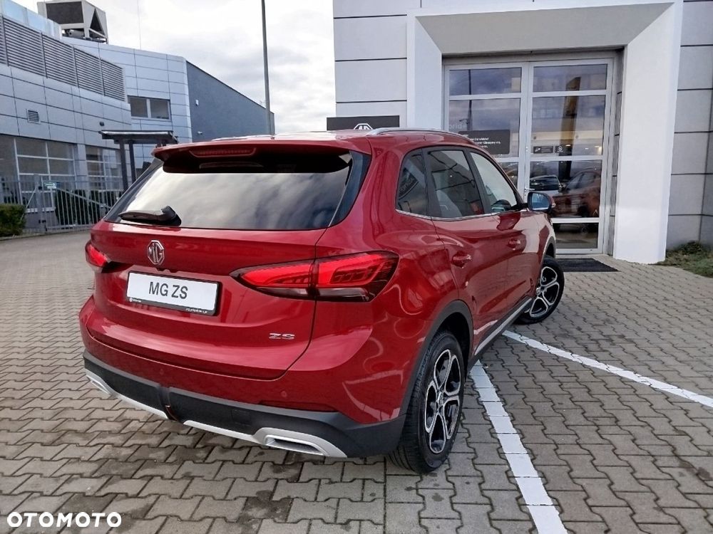 MG ZS - 8