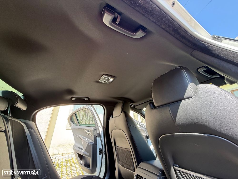 Jaguar XE 20d AWD Aut. R-Sport - 15