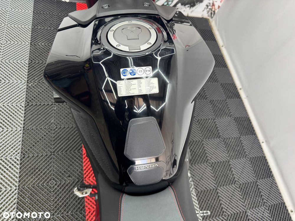 Honda Hornet - 25