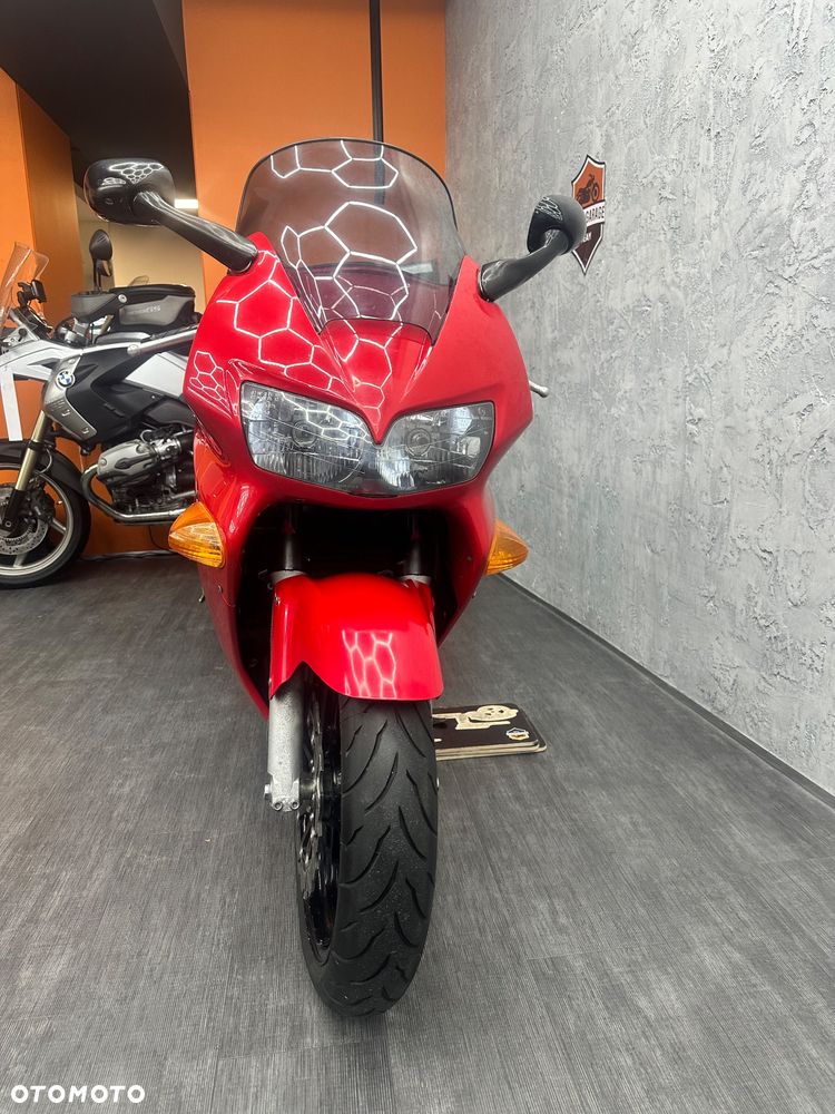 Honda VFR - 4