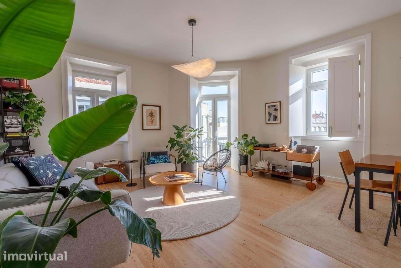 Amplo Apartamento T3+1 Renovado com Luz Natural e Espaço Exterior pert - Grande imagem: 2/60