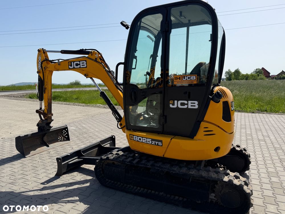 JCB 8025 - 7