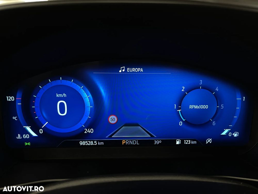 Ford Focus 1.5 EcoBlue 8AT Titanium - 27