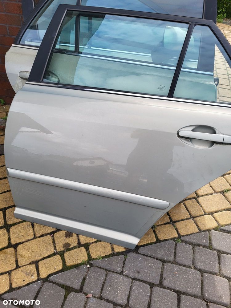 Drzwi tylne lewe toyota avensis t25 kombi lakier 6t1 kompletne