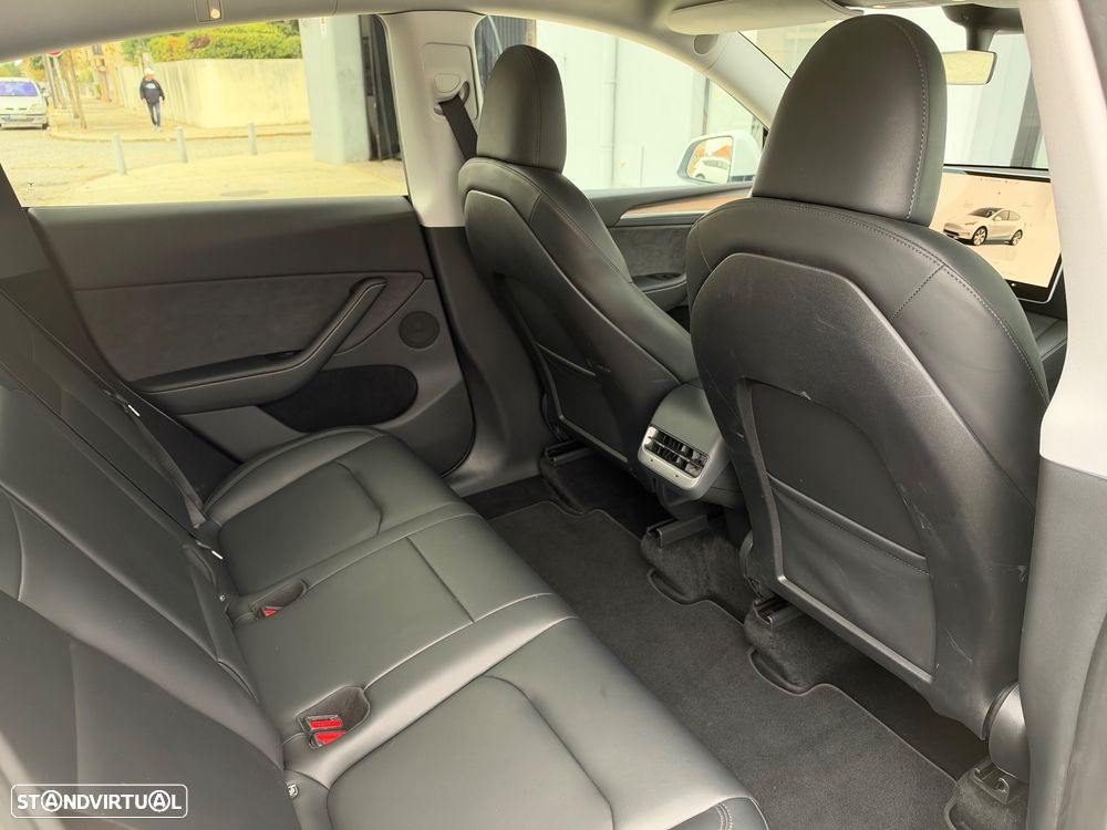 Tesla Model Y Long Range Dual Motor AWD - 16