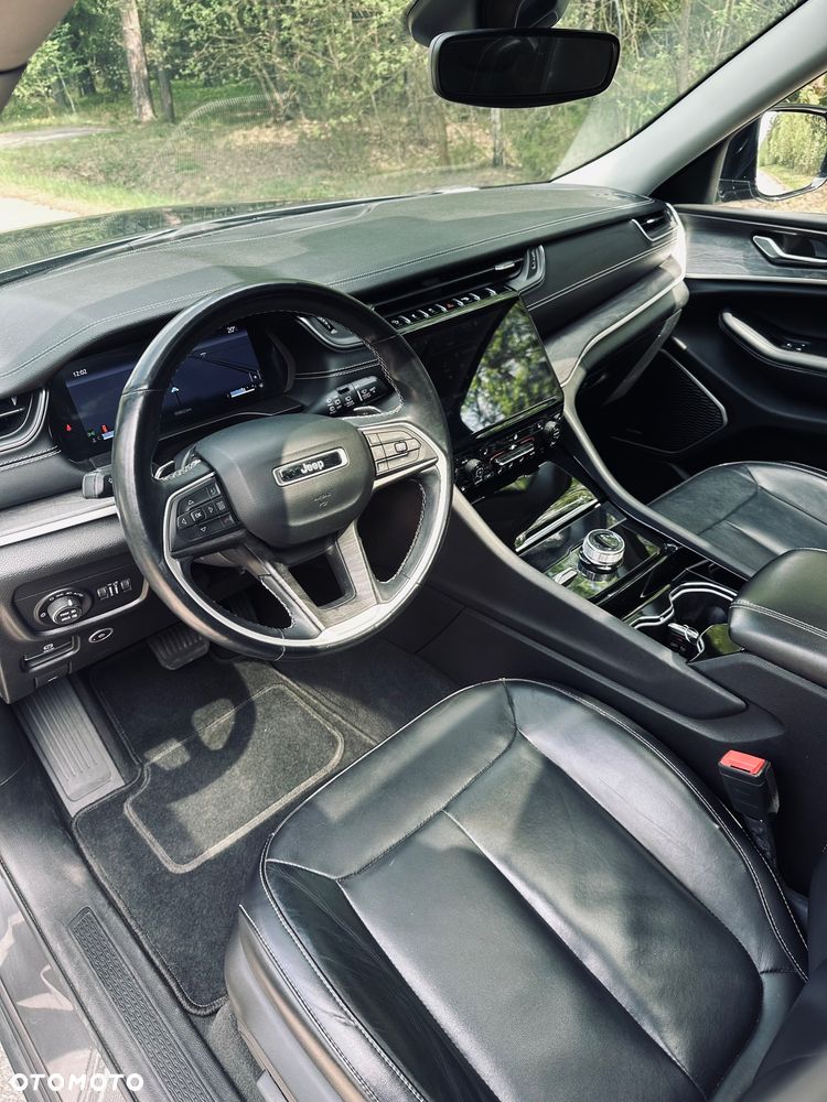 Jeep Grand Cherokee - 25