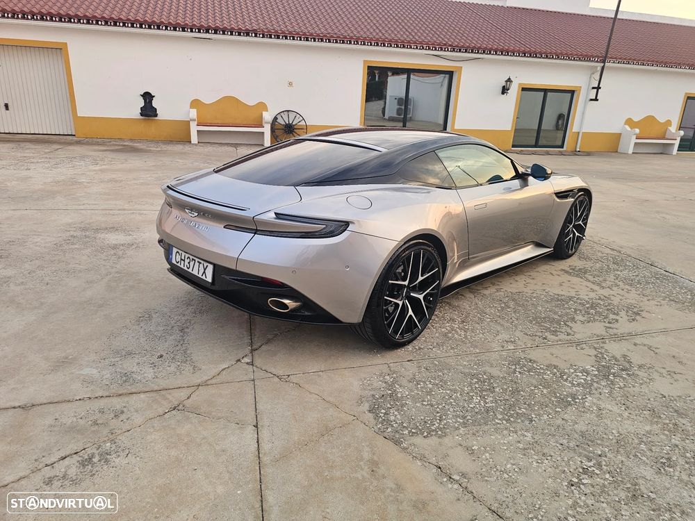 Aston Martin DB12 Coupé V8 - 16