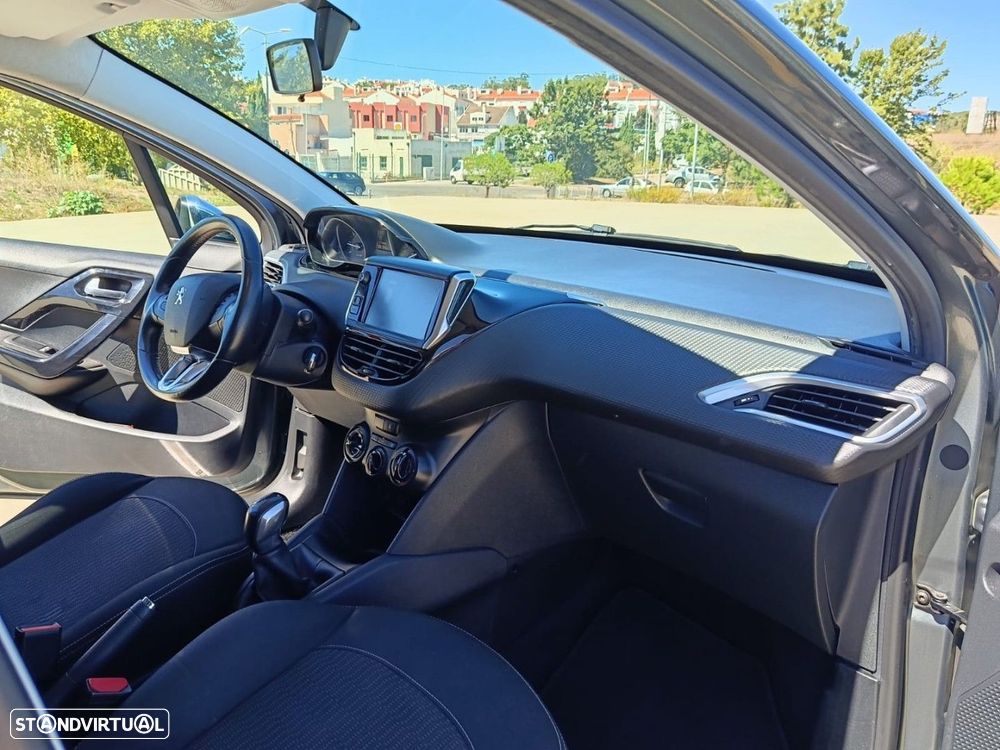 Peugeot 208 1.2 PureTech Style - 24