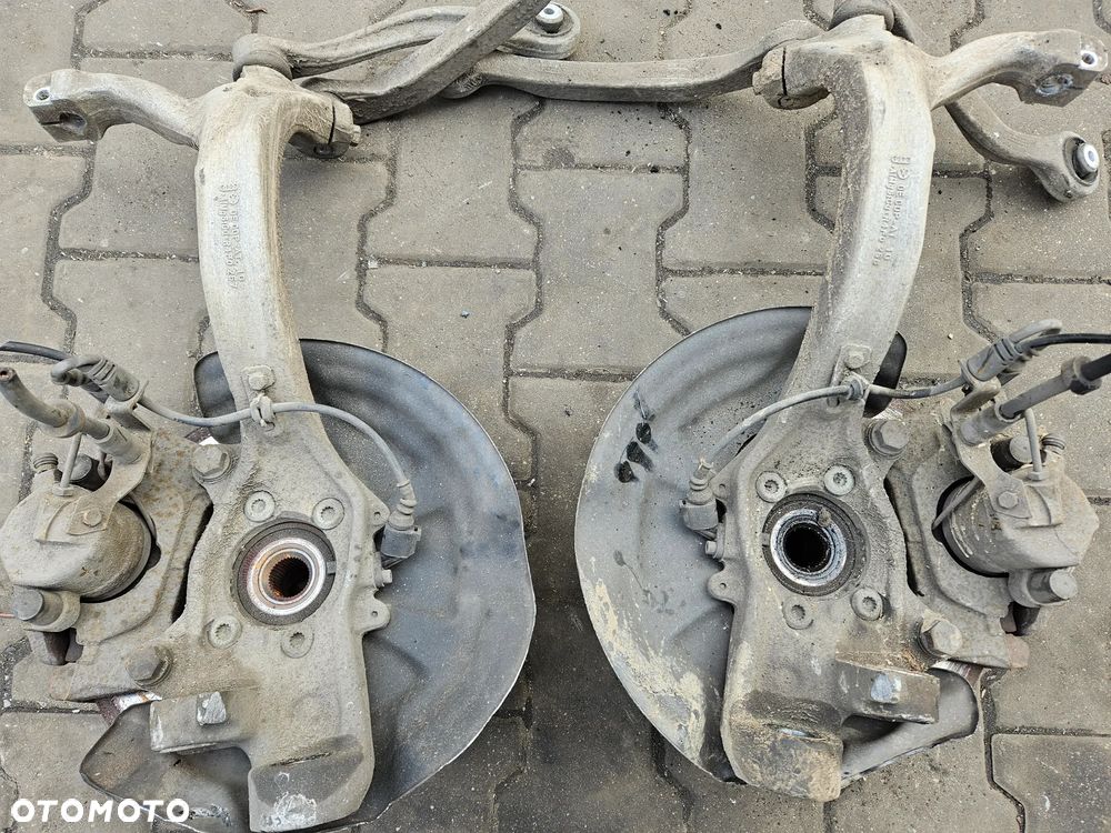 Audi A6 C6  2.0 TDI  zwrotnica piasta przód przednia prawa lewa 4F0258 4F0257 - 1