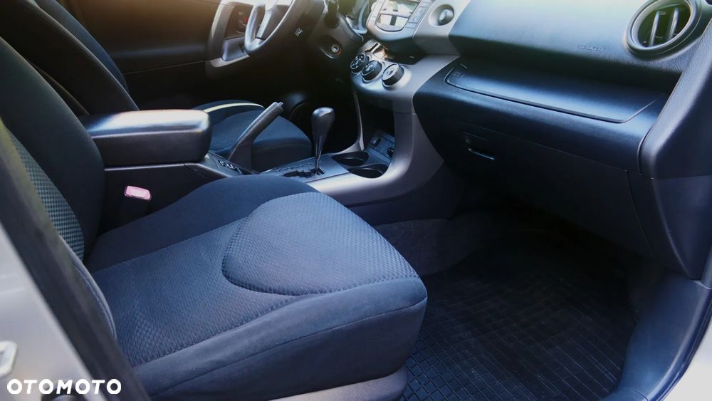 Toyota RAV4 - 7