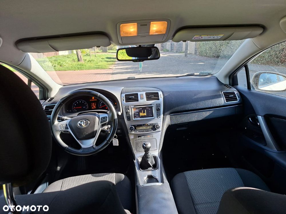 Toyota Avensis 2.0 Style - 17