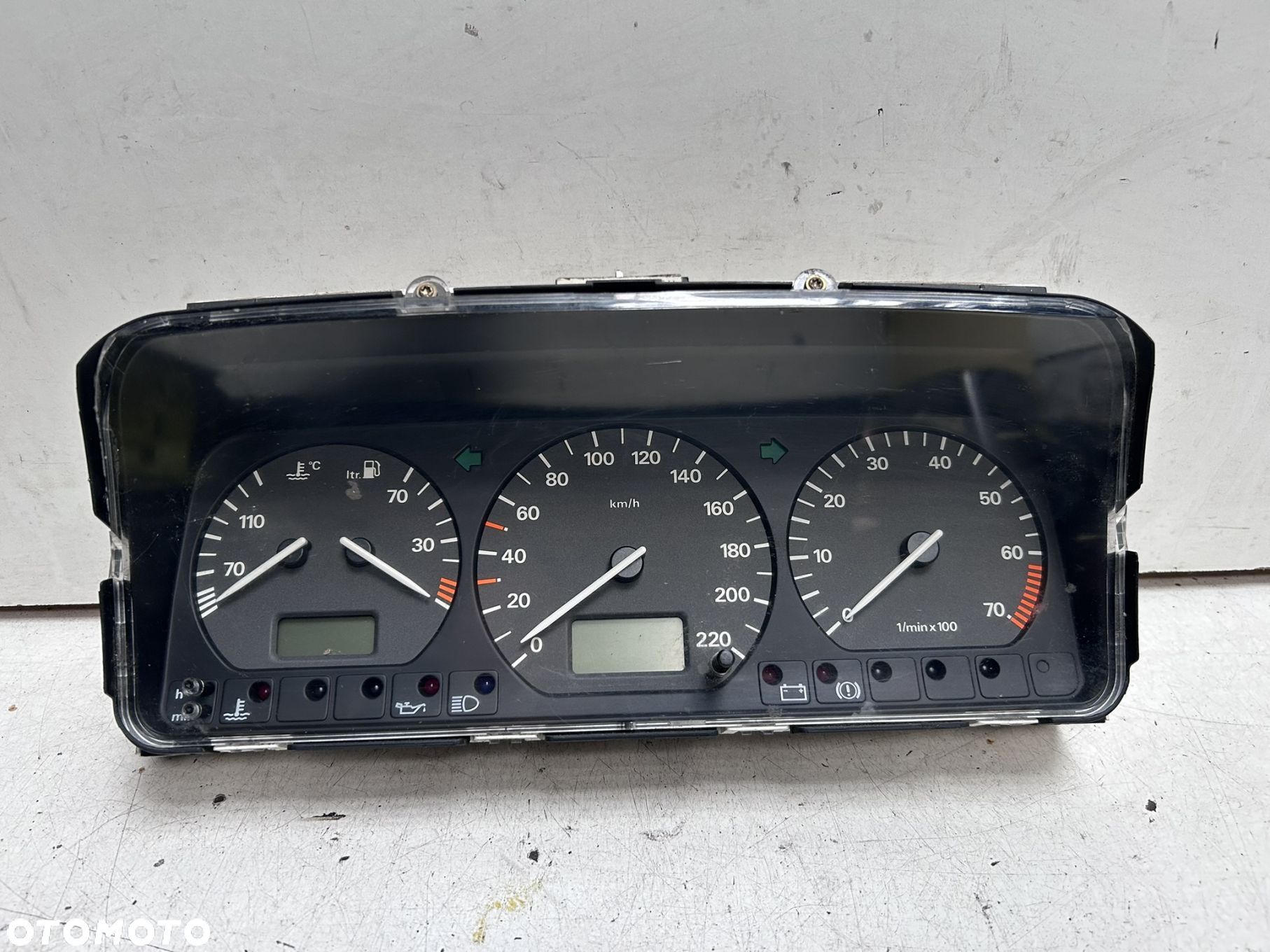 Licznik, zegary Volkswagen Passat B4 benzyna Europa - 1