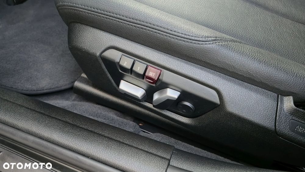 BMW Seria 3 320i Edition M Sport Shadow - 8