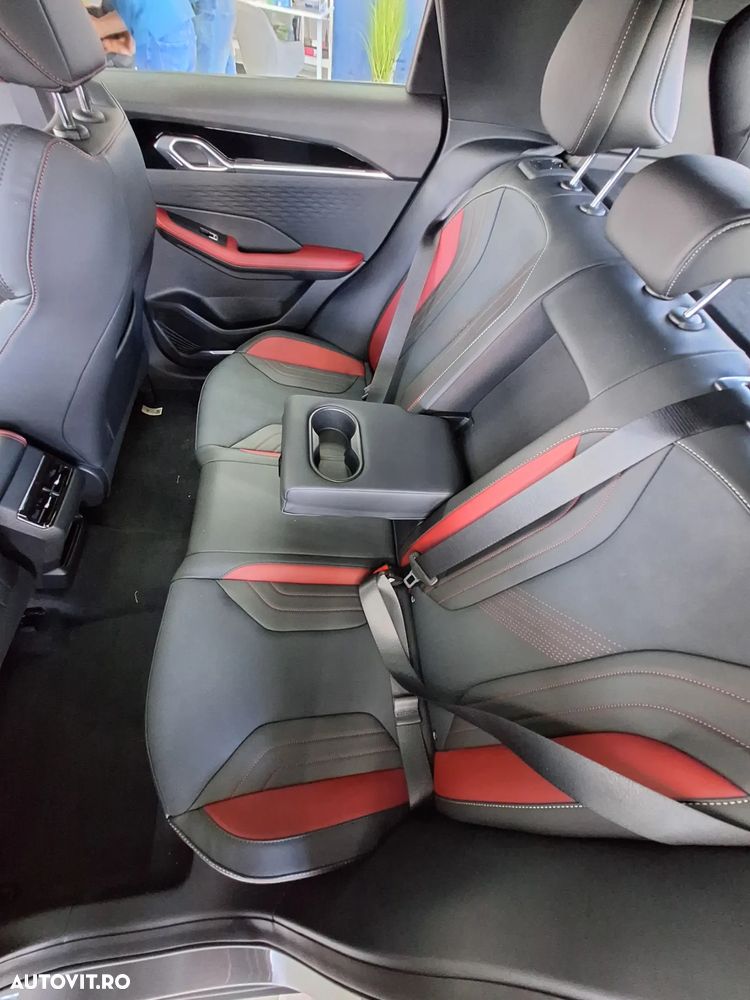 Geely Coolray - 18