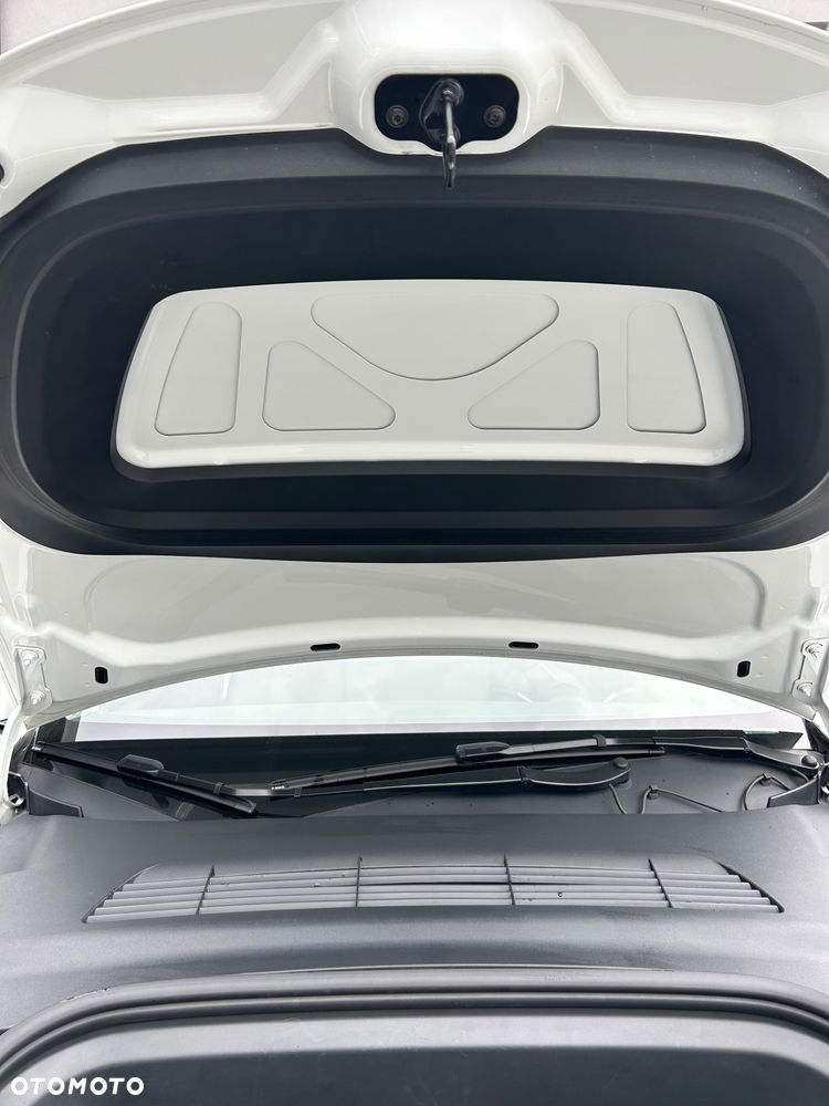 Tesla Model Y Performance Dual Motor AWD - 13