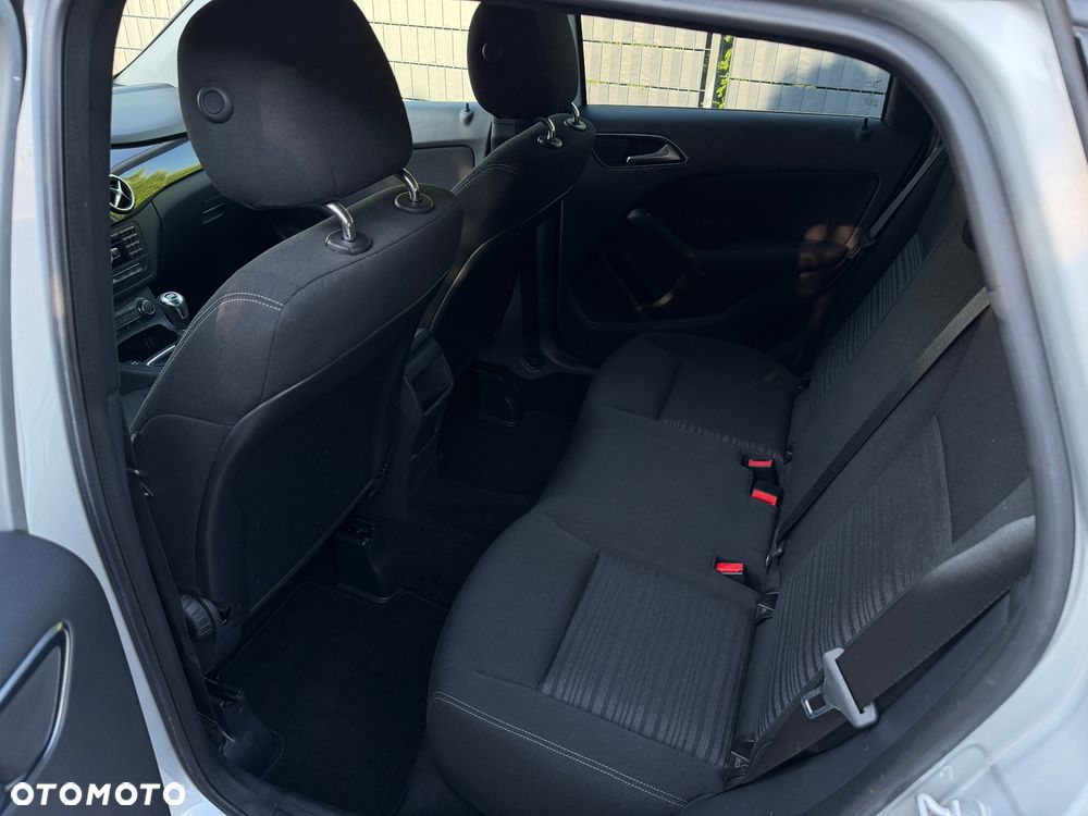 Mercedes-Benz Klasa B 180 BlueEFFICIENCY Edition - 17