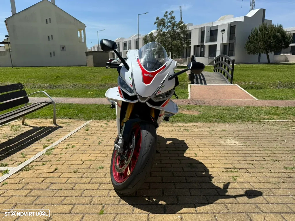 Aprilia RS RSV4 Factory - 4