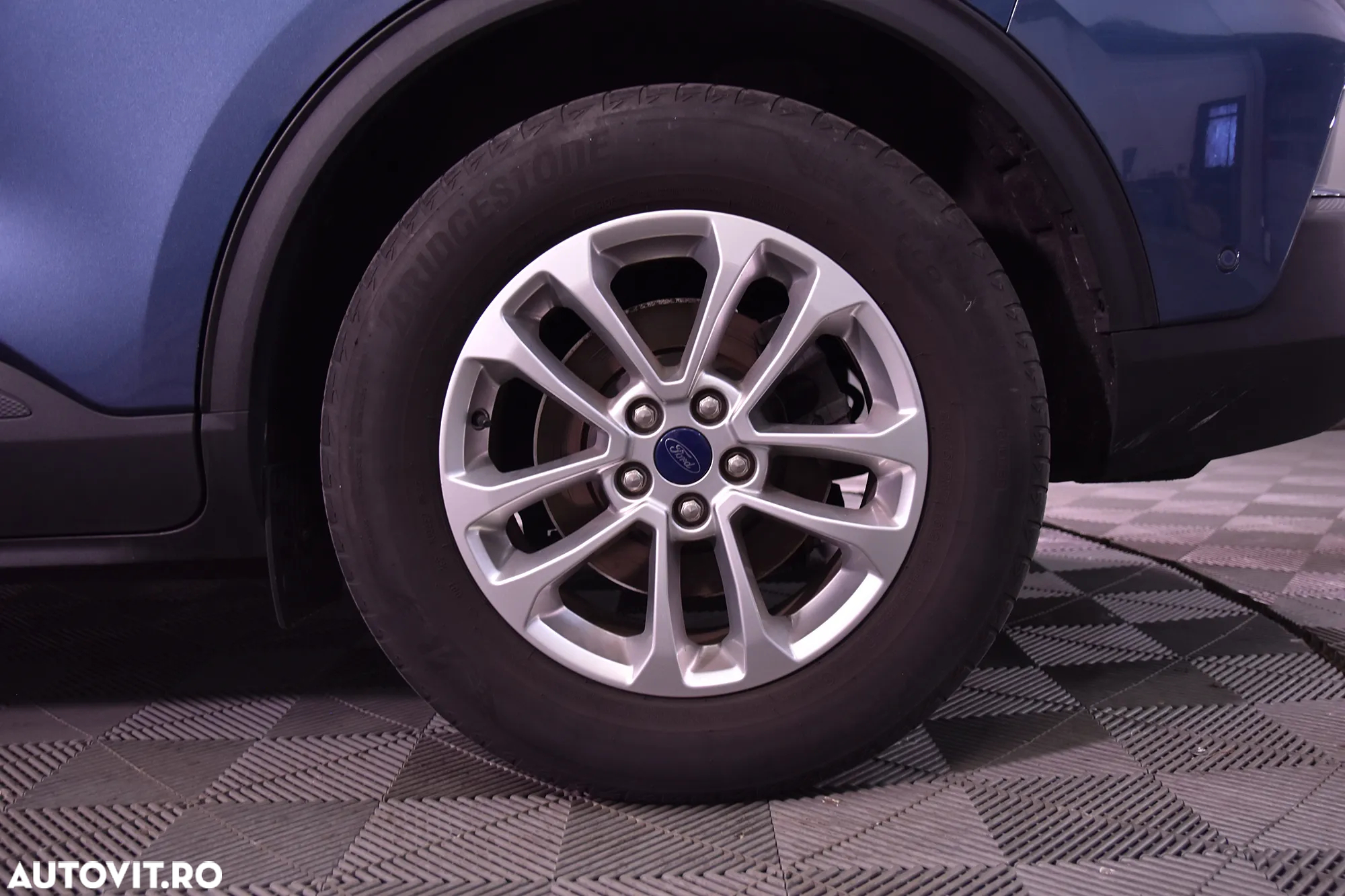 Ford Kuga - 13
