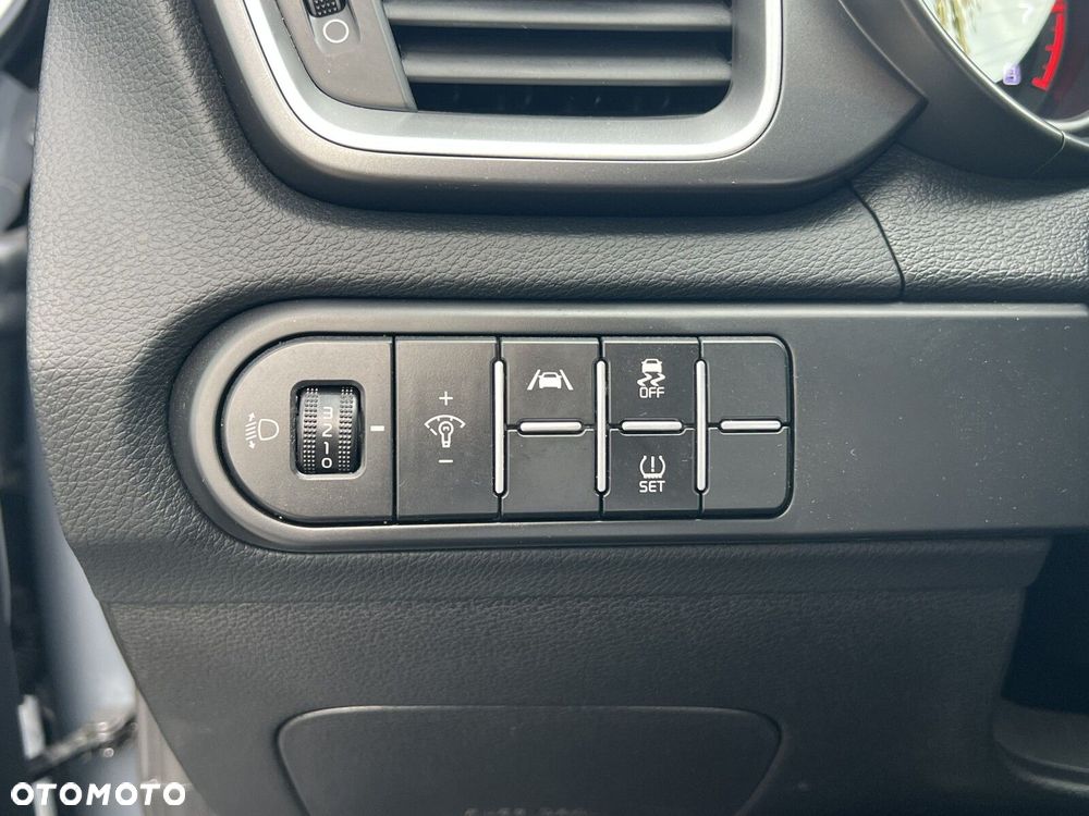 Kia Ceed - 11