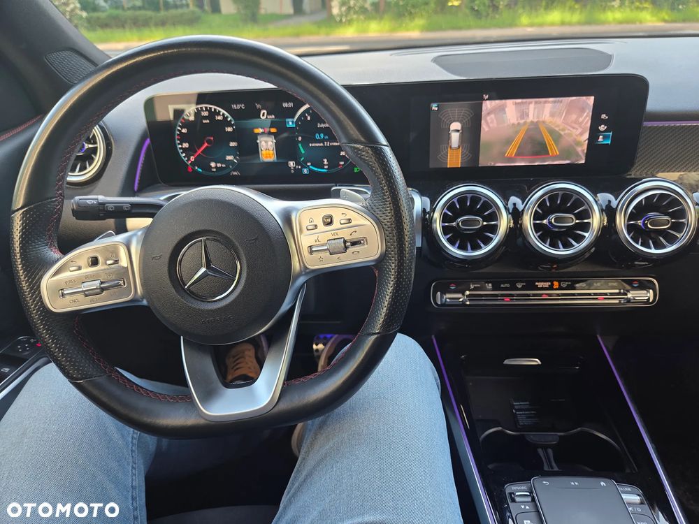 Mercedes-Benz GLB 250 4-Matic AMG Line 8G-DCT - 24