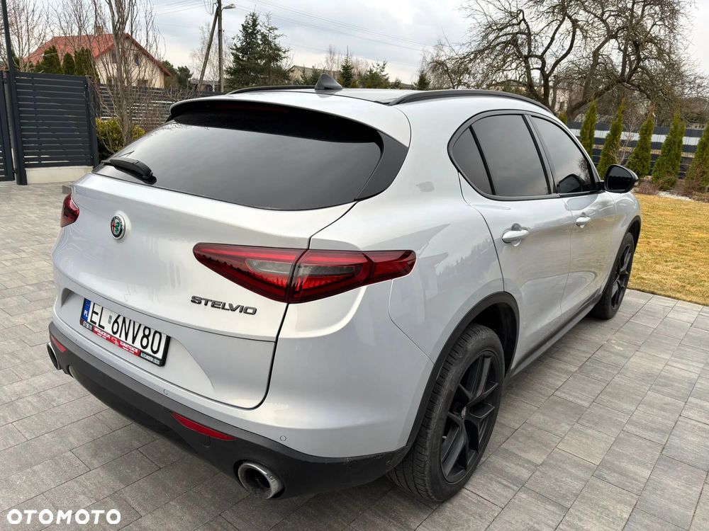 Alfa Romeo Stelvio - 6