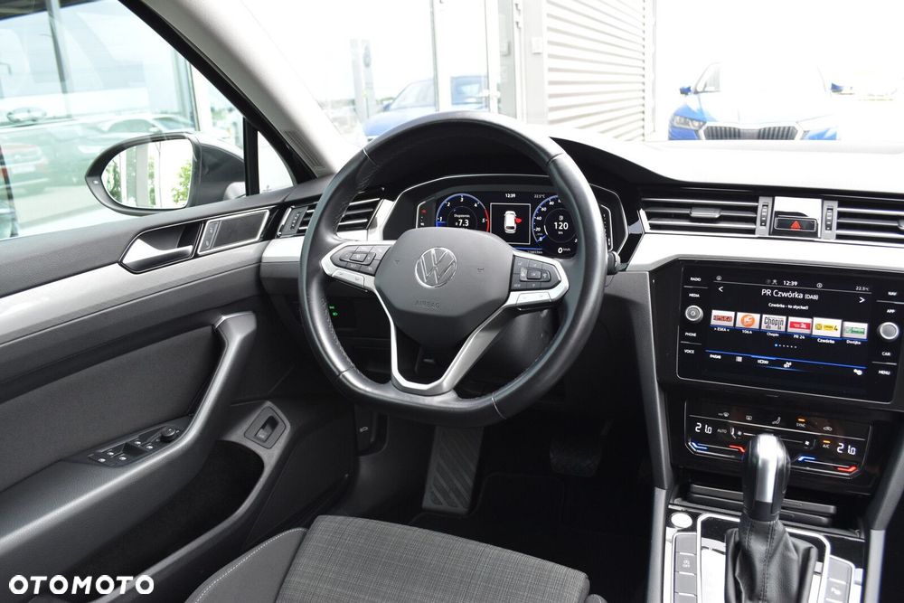 Volkswagen Passat - 10