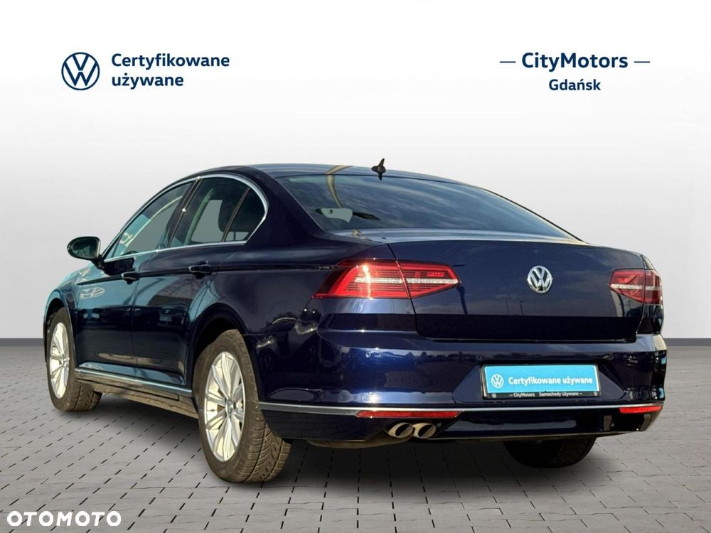 Volkswagen Passat - 2