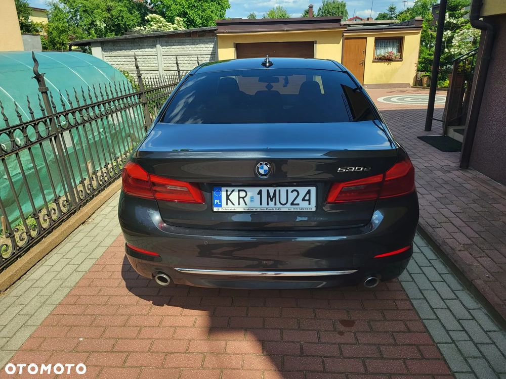 BMW Seria 5 530e iPerformance Luxury Line - 32