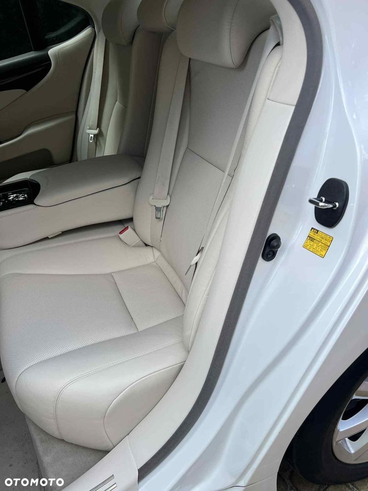 Lexus LS 460 Elite - 37